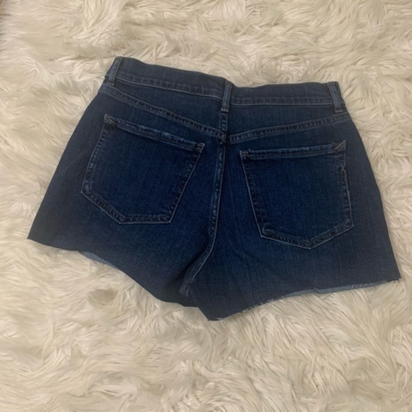Express high waisted dark wash shorts Raw hem Sz 2 - Picture 4 of 7
